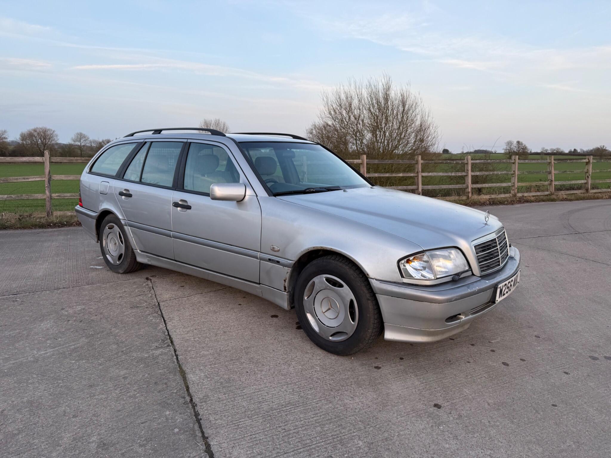 Mercedes-Benz C Class 2.4 C240 Classic 5dr — photo 40 of 66
